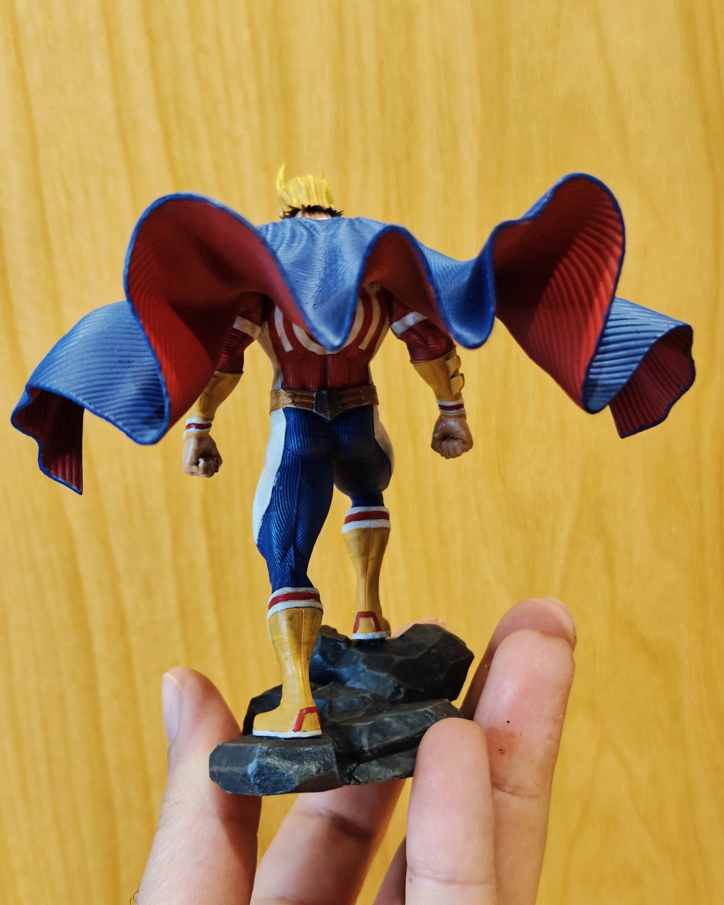 Figura Exclusiva El Héroe Nº1 - 12 CM y 21 CM - RESINA