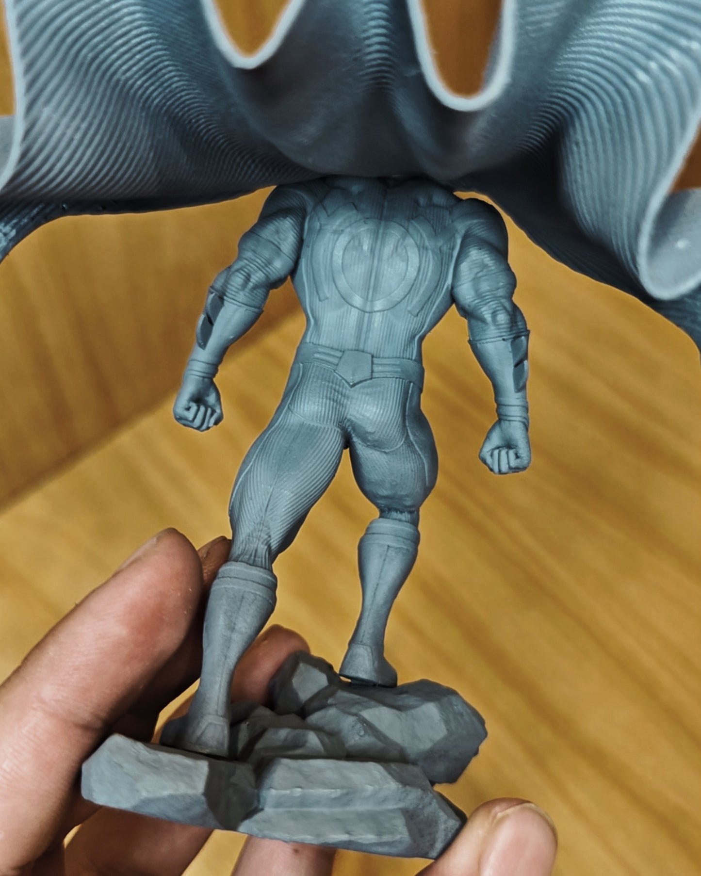Figura Exclusiva El Héroe Nº1 - 12 CM y 21 CM - RESINA